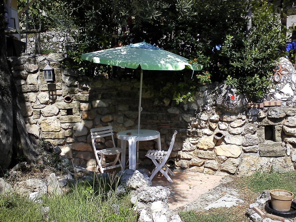 Buenavistasurfmed Panzió Itri Kültér fotó